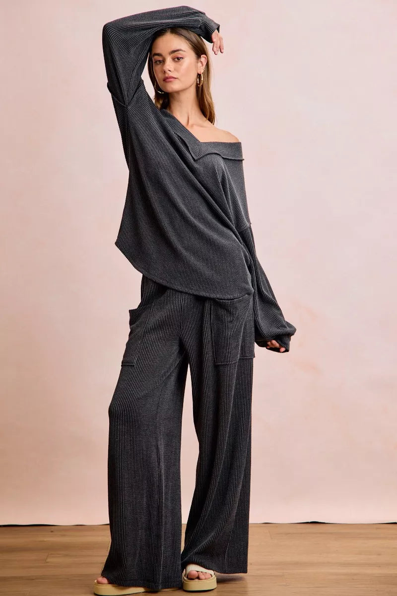 8d8b6b64d96242deb7a0534d71b20429-Max-Origin.jpg BiBi Two Tone Cord Rib Contrast Stitching V-Neck Top and Pants Set - Image 6